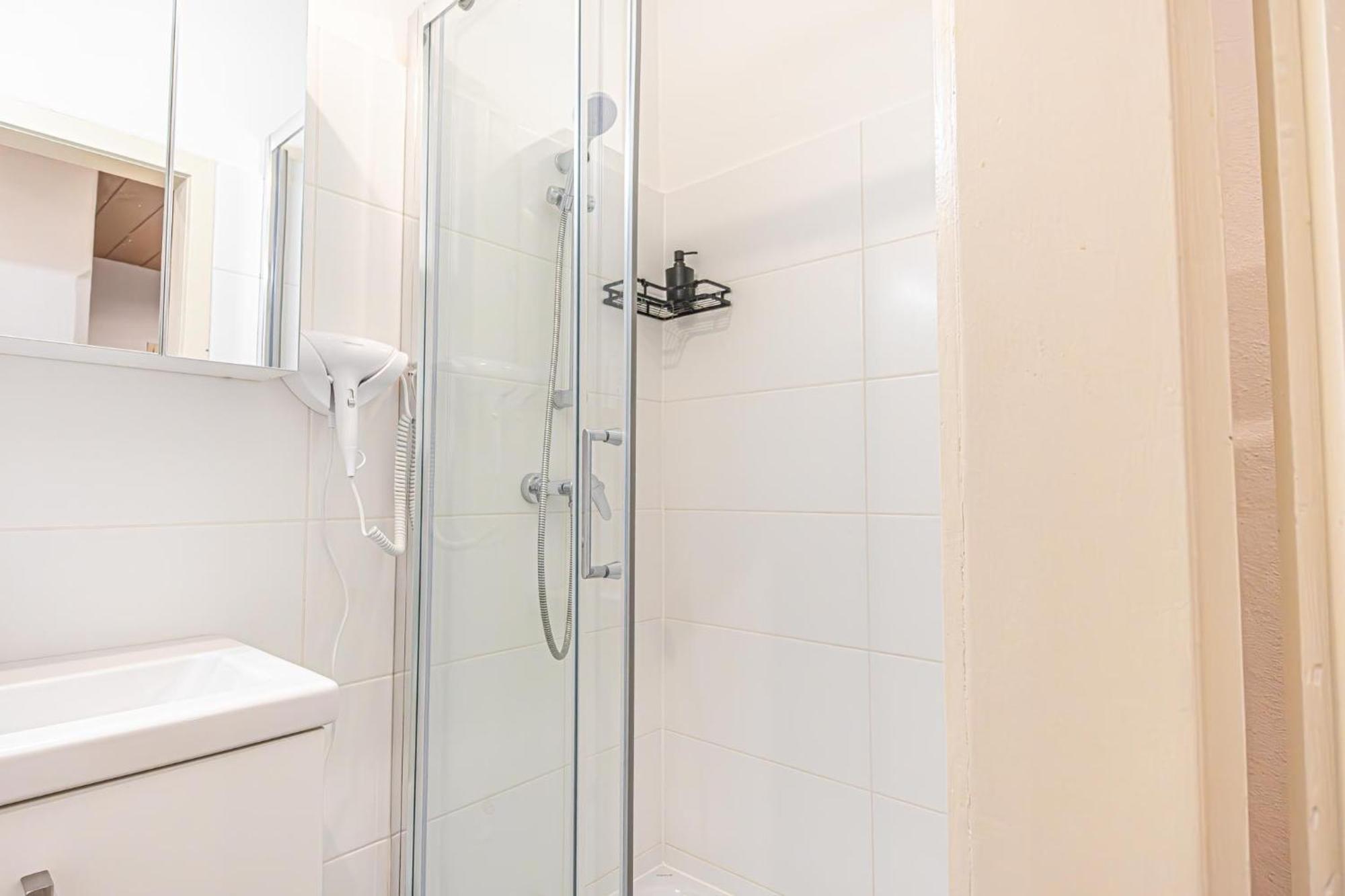 Desirable 2Br - Bookable For Longstays In Lockdown B Вена Экстерьер фото